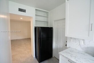 2717 NW 22nd Ct in Miami, FL - Building Photo - Building Photo