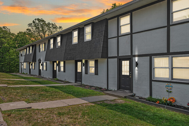 Timberfalls Apartments in Blakely, PA - Building Photo - Building Photo