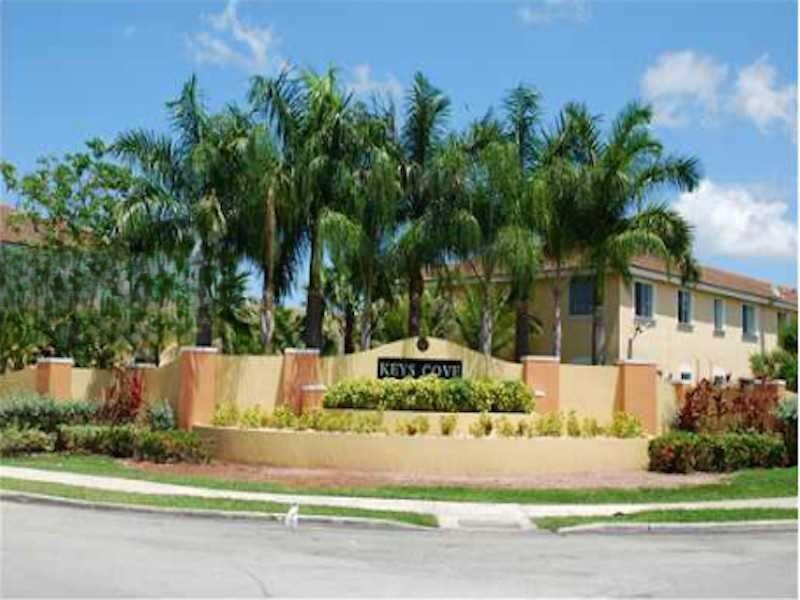 2551 SE 16th Ter, Unit 202 in Homestead, FL - Foto de edificio