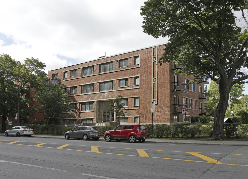 6505 W Sherbrooke O in Montréal, QC - Building Photo