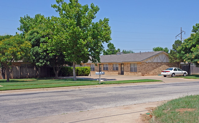 2308 74th St in Lubbock, TX - Foto de edificio - Building Photo