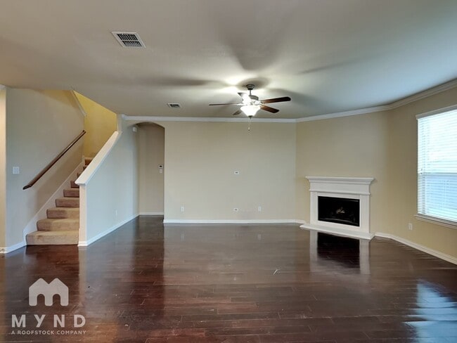 5813 Valley Haven Way in Fort Worth, TX - Foto de edificio - Building Photo