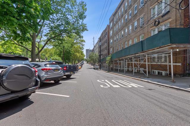 325 79th St, Unit 45 in North Bergen, NJ - Foto de edificio - Building Photo