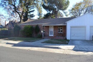 614 Hollister Rd in Woodland, CA - Building Photo