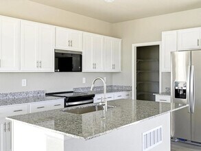 16328 Gaylord St in Thornton, CO - Building Photo - Building Photo