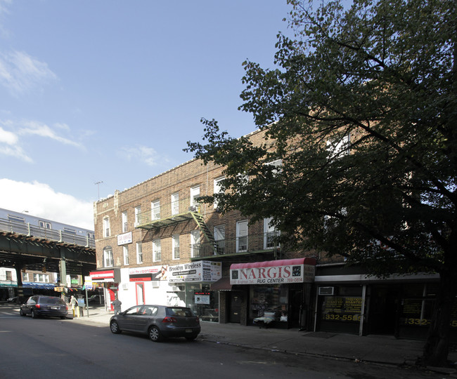 302 Brighton Beach Ave in Brooklyn, NY - Foto de edificio - Building Photo