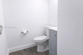 1990 Marseille Dr in Miami Beach, FL - Building Photo - Building Photo