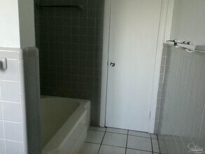 1600 E Texar Dr in Pensacola, FL - Building Photo - Building Photo