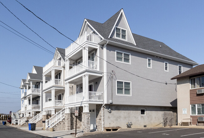 1184 Ocean Ave in Sea Bright, NJ - Building Photo - Building Photo