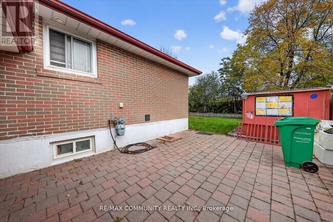 14 Pineslope Crescent in Toronto, ON - Building Photo - Building Photo