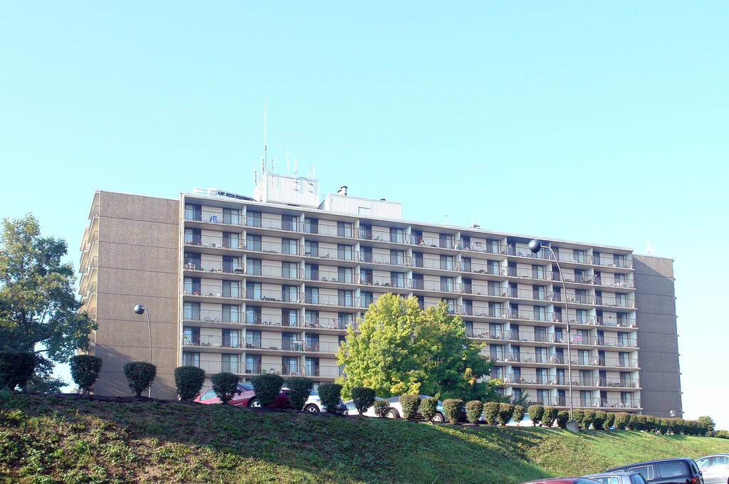 Perrytown Place Apartments in Pittsburgh, PA