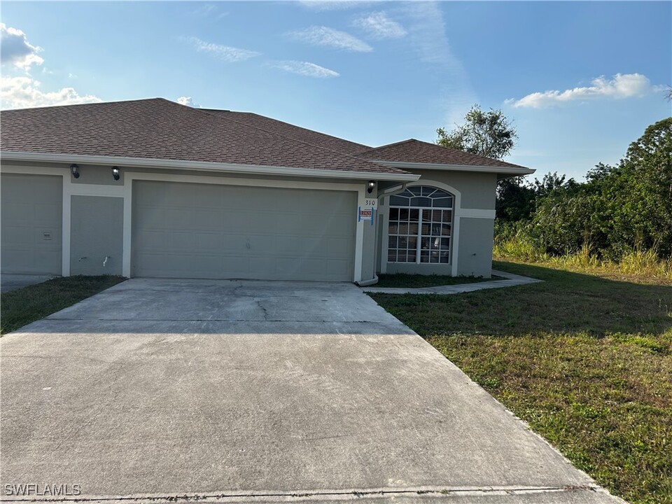 310 Homer Ave S in Lehigh Acres, FL - Building Photo