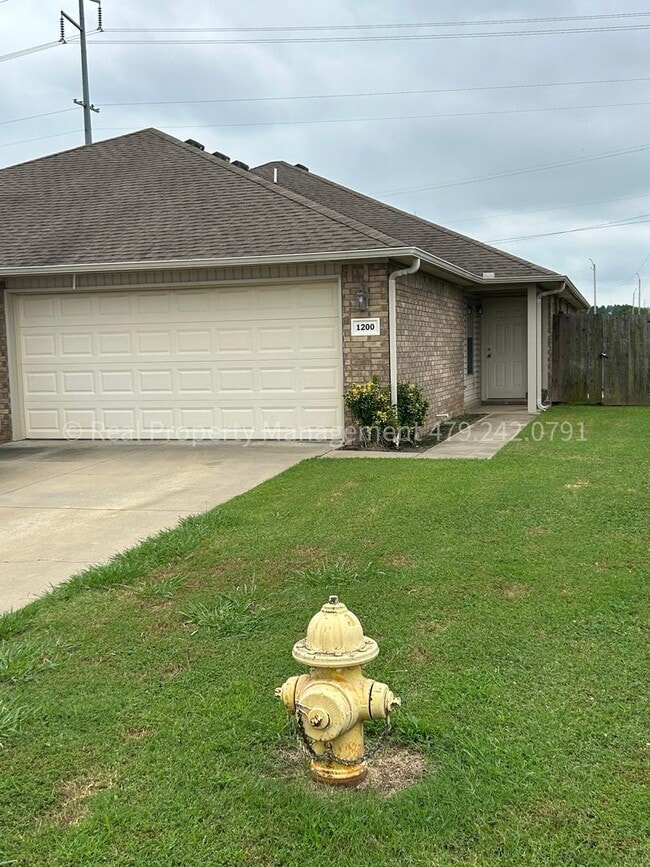 property at 1200 Fianna Pl Ct