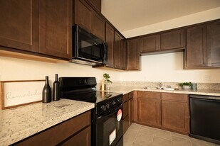 900 N Olive Ave in Turlock, CA - Building Photo