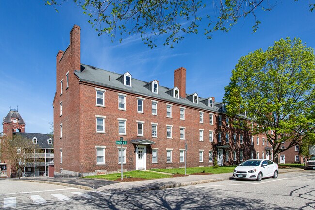 Amoskeag Apartments in Manchester, NH - Foto de edificio - Building Photo