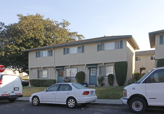 2087 Sahara Way Apartments in Santa Clara, CA - Foto de edificio - Building Photo