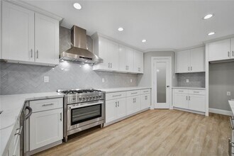 2401 McClendon St in Houston, TX - Building Photo - Building Photo