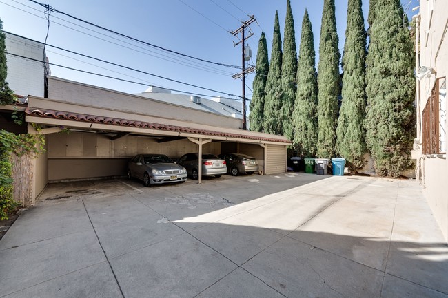 163 N Arnaz Dr in Beverly Hills, CA - Building Photo - Building Photo