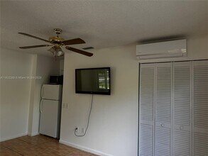 12752 SW 91st St in Miami, FL - Foto de edificio - Building Photo