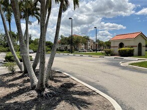 3320 Pinewalk Dr N in Margate, FL - Building Photo - Building Photo