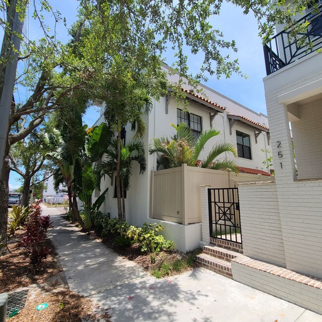 605 3rd Ave S in St. Petersburg, FL - Building Photo - Building Photo