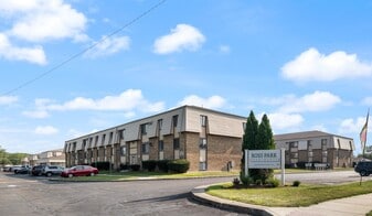 Ross Park Apartments in Fremont, OH - Building Photo