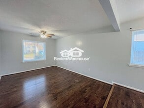 5775 Albright Dr in Virginia Beach, VA - Foto de edificio - Building Photo