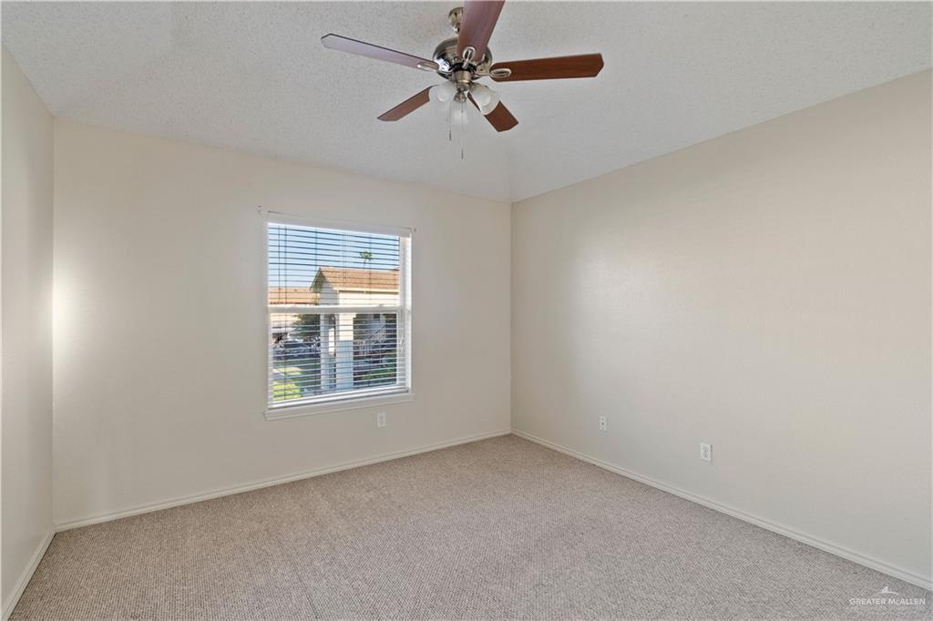 9 Hibiscus Ave in McAllen, TX - Building Photo