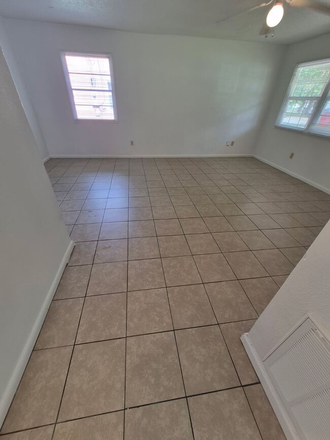 5443 Winona Dr in Moss Point, MS - Building Photo - Building Photo