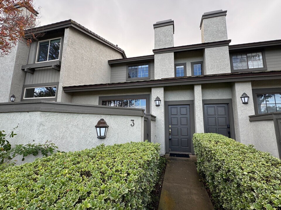 3 Stardust in Irvine, CA - Building Photo