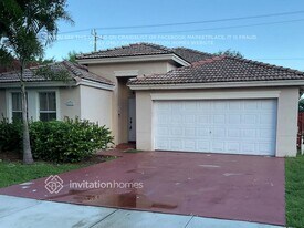 13711 N Garden Cove Cir in Davie, FL - Building Photo