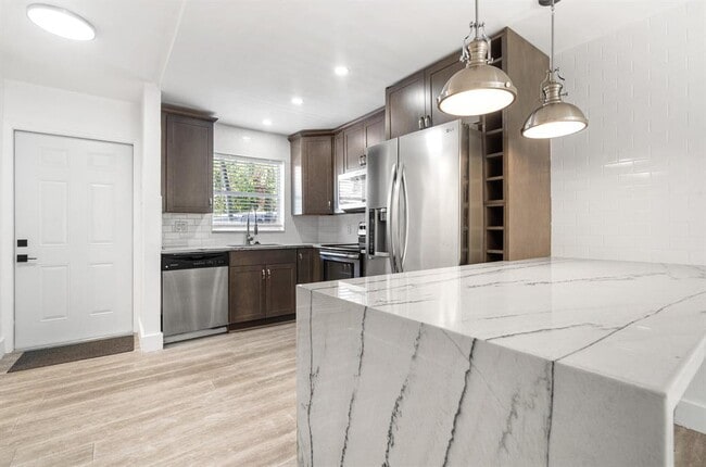 property at 809 W Oakland Park Blvd