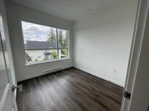 16633-16624 24 Ave in Surrey, BC - Building Photo - Building Photo