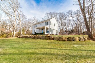 485 Hickory Ave in Southold, NY - Building Photo - Building Photo