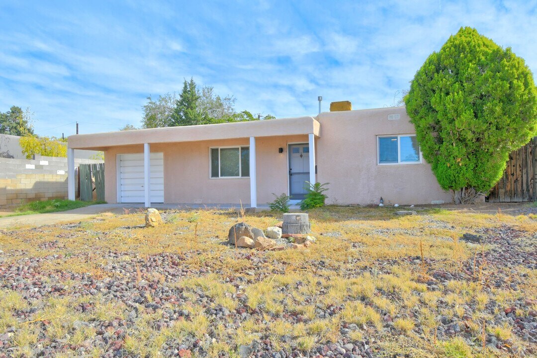 436 General Patch St NE in Albuquerque, NM - Foto de edificio