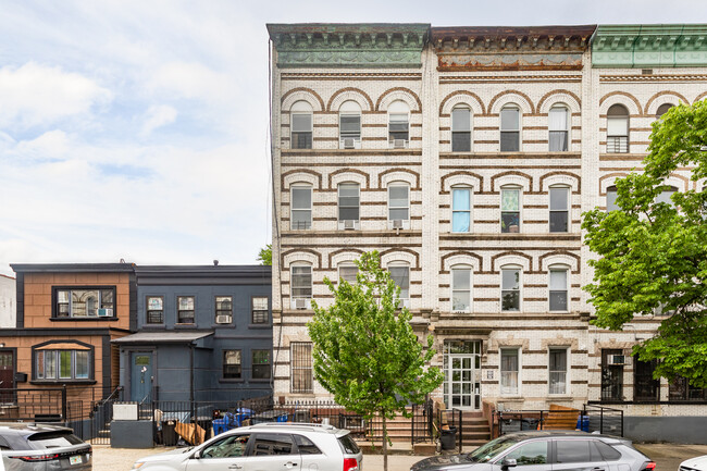 304 Sumpter St in Brooklyn, NY - Building Photo - Building Photo