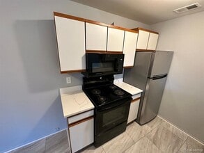 24056 Middlebelt Rd in Farmington Hills, MI - Building Photo - Building Photo