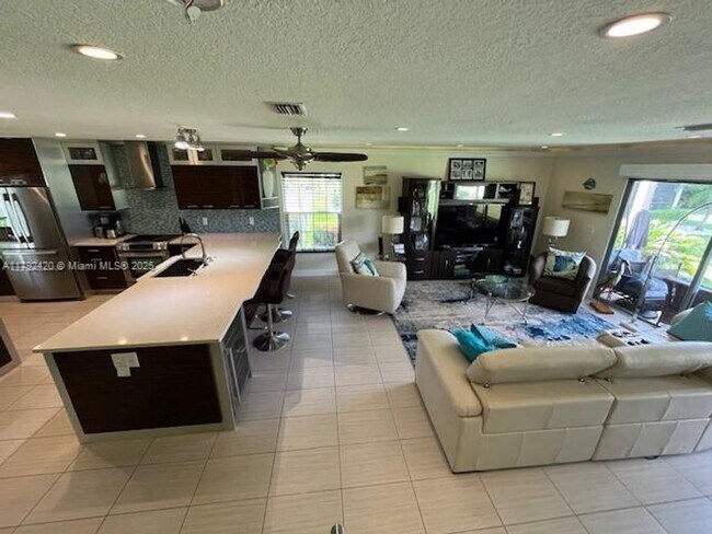 9130 SE Riverfront Terrace in Tequesta, FL - Building Photo - Building Photo