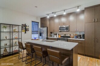 2233 W Medill Ave in Chicago, IL - Building Photo - Building Photo