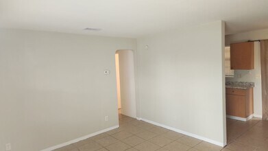 1204 Imperial Dr in Daytona Beach, FL - Building Photo - Building Photo