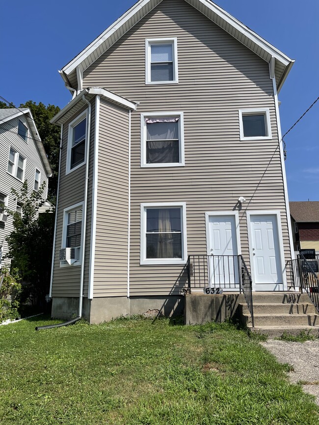 632 E Main St