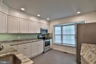 8 Donagh Ct in Timonium, MD - Building Photo - Building Photo