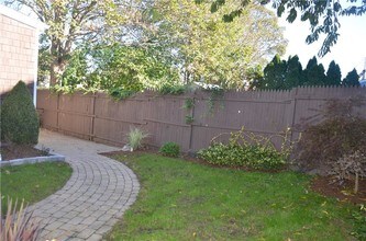 15 Halsey St in Newport, RI - Building Photo - Building Photo