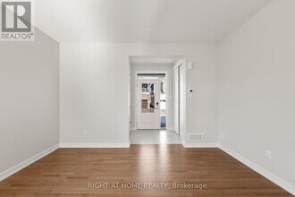 940 Seagrave Ln in Ottawa, ON - Building Photo - Building Photo