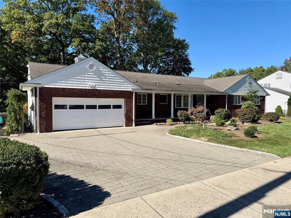 50 Concord St in New Milford, NJ - Building Photo