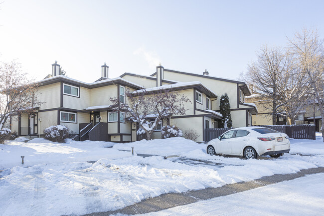 Pepper Ridge in Calgary, AB - Building Photo - Building Photo