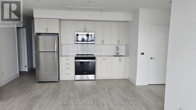 2545 Simcoe St N in Oshawa, ON - Building Photo - Building Photo