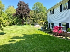 14 Stonegate Dr in Branford, CT - Building Photo - Building Photo