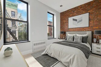 110 Bedford St in New York, NY - Building Photo - Building Photo