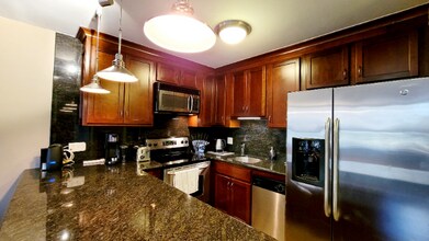 411 Hobron Ln in Honolulu, HI - Building Photo - Building Photo